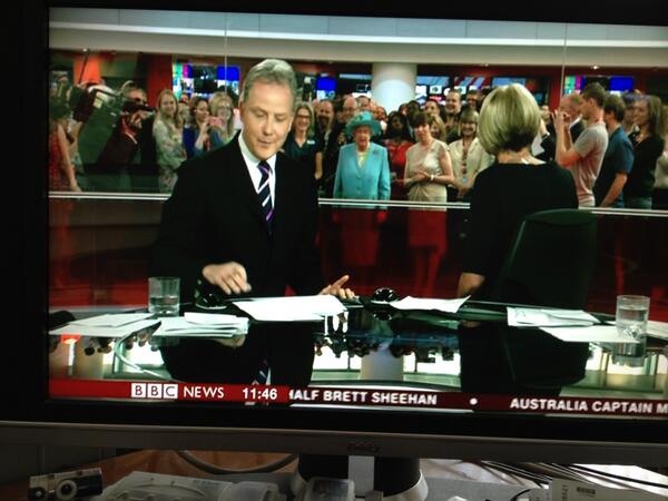 jTemplar's tweet photo. Didn't anyone tell the #QueenBBC the rules about looking into the @BBCNews studio #surreal http://t.co/nIqxBJmcFc