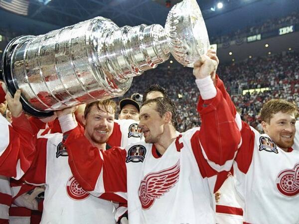 DetroitRedWings's tweet photo. 16 years ago today, Stevie Y lifted Lord Stanley at a sold out JLA as the #RedWings won it in 97 (Photo: DRW Archive) http://t.co/aUnGU2nbmh
