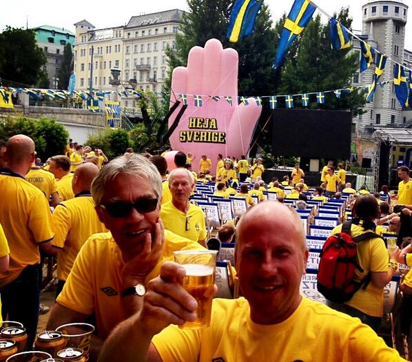 jalgotsson's tweet photo. @sportbladet och @campsweden samlar fansen på Strandbar Hermann i Wien. Nu börjar festen inför kvällens match! http://t.co/KXYJVjb3Fs