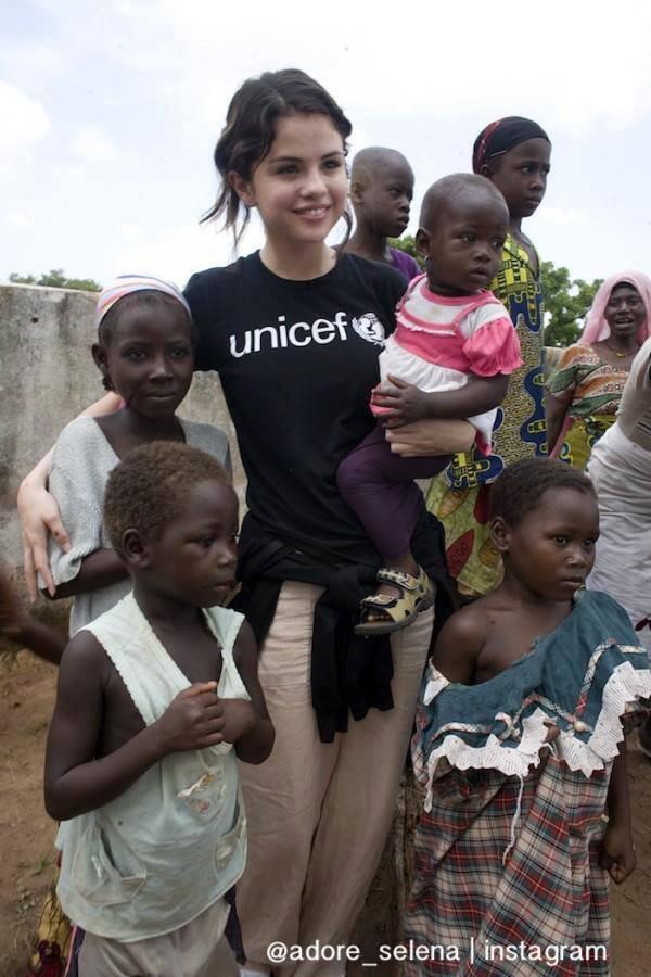 SelenaArmyWorld's tweet photo. 1 RETWEET = 1 Respect ♥ to our @selenagomez #selenagomez http://t.co/bWvrlqGJNh