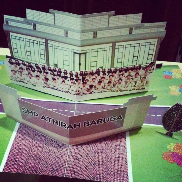 Studio23Mks's tweet photo. Salah satu produk unggulan kami, #bukutahunan #popup,pesanan SMP Islam Ath Baruga,Yuk order ke kmi | cc @SupirPete2 http://t.co/6Gy58JInXw