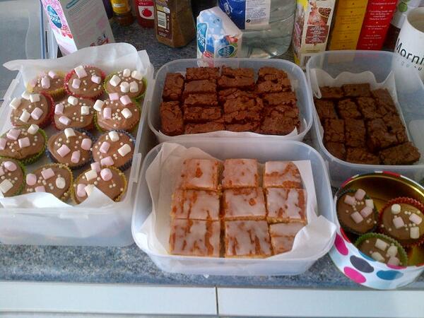 MaddyDitchfield's tweet image. Race prep! #readingregatta #cake #IM83+ #bestgirls