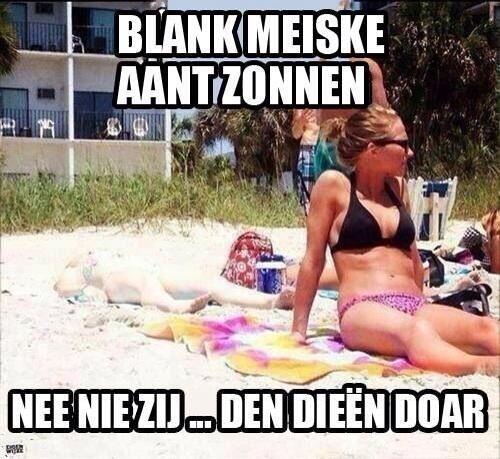 DemoorJonathan's tweet image. Blank meisje aan het zonnen! Haha #Zomerhumor