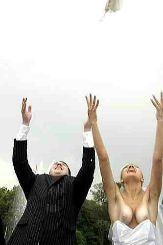 naughtybrides's tweet photo. Tits out :-D http://t.co/Y68VuNDuTC