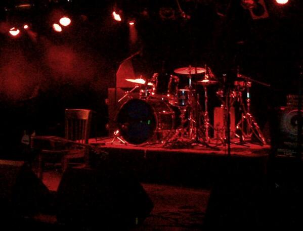 newartsdeventer's tweet photo. Nog even en dan released @Phunxzhiphop hier zijn nieuwe album #Phunxzioneel ! #Releaseparty @Burgerweeshuis http://t.co/deUfOHwjqS