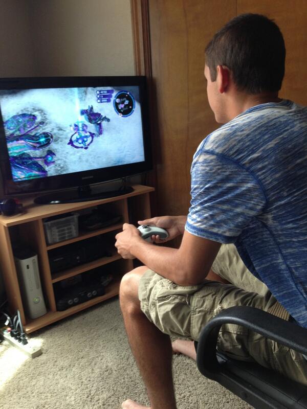 micahkatzer's tweet photo. How cute is he โบโค #GayVideoGames #TooIntoIt @Beamerdouche http://t.co/LHy3NxQFOo