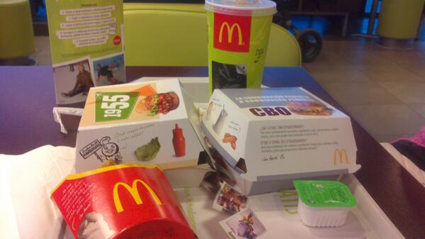 vilortas_'s tweet photo. Un poco de mcdonals con @Noe3046 http://t.co/x3Zw3JXezY