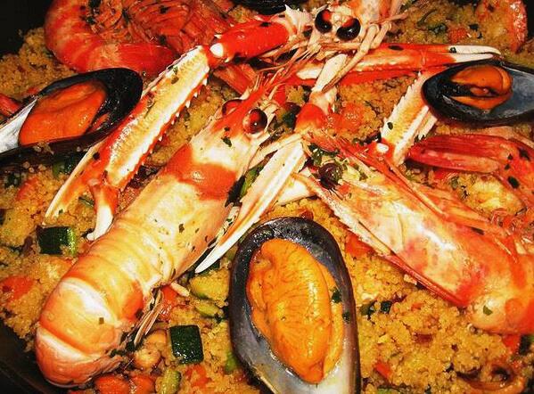 corkgrace's tweet photo. Paella for dinner http://t.co/F1sJGVFfX3