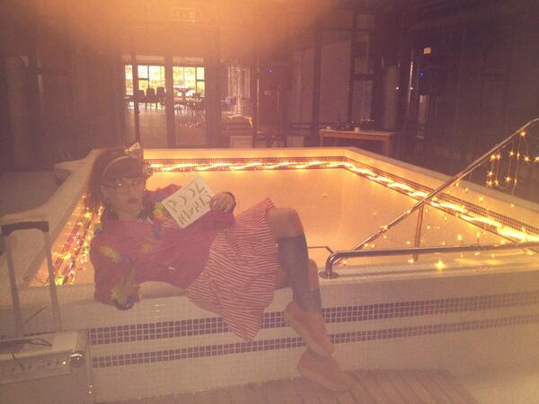 SaoirseNiBhain's tweet image. Right! Ready to goooo #POOLNIGHTS