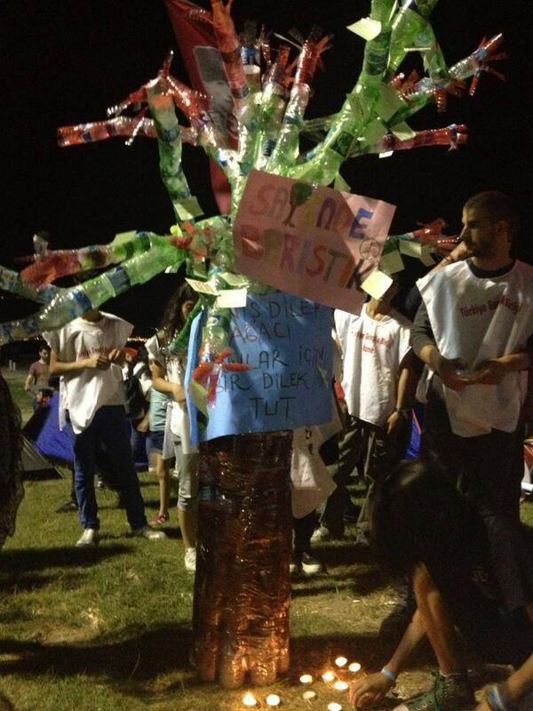 İzmir'de direniş için dilek ağacımız. #flamasızgezi  TürkiyeDireniyor TayyipGidiyor