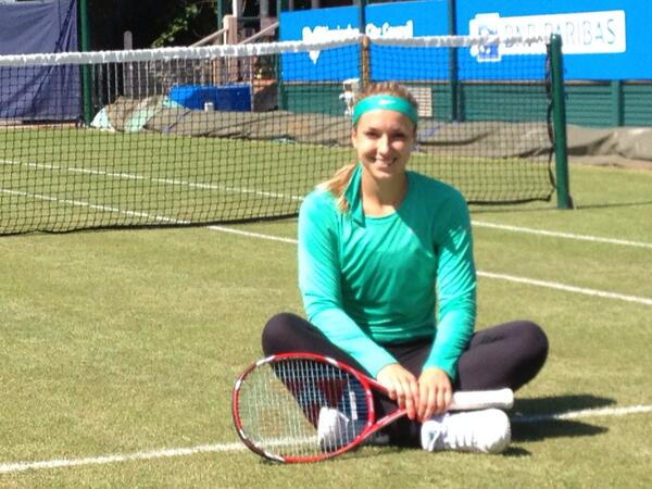 sabinelisicki's tweet photo. How much I missed you...!!!! Love the grass! :-D http://t.co/B4KBxp212B