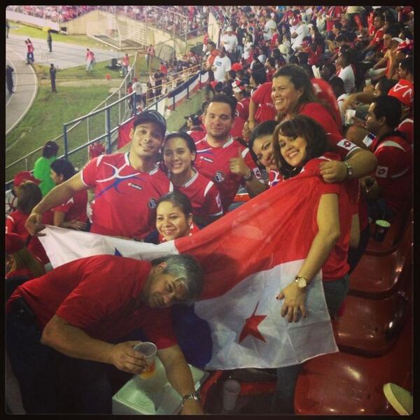 gmg2107's tweet photo. Buenos ratos con la sele y buenos amigos!!!!!!! http://t.co/bTHpa9LfiK