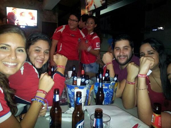 FantasyPanama's tweet photo. Con la.gente en al fuego y @rpctvpanama #vamospanama http://t.co/5bEHQjrVxf