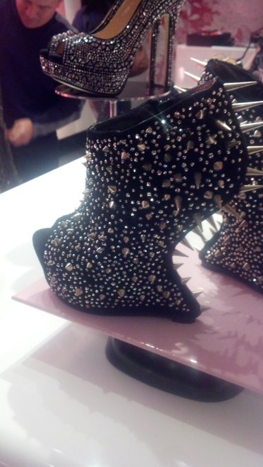 Can someone please buy me these????? http://t.co/QF3BoYHNb3<a href="/tag/hcotw"class="tags"><span>#hcotw</span></a>