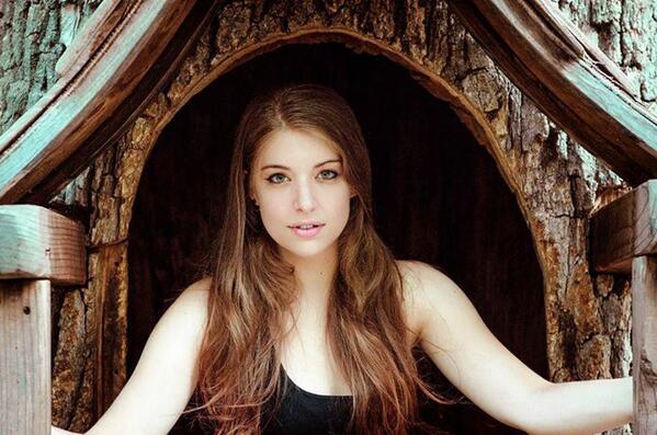 thevegancatlady's tweet image. One of my latest images from my photoshoot with Robert Jordan. I&apos;m in a tree! &amp;lt;3 #TreeVillage