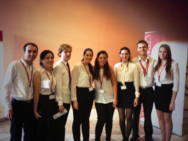 Y a los currantes camareros jajaja <a href="/carmenloplor/">Carmen López</a> <a href="/palomaflors/">Pal elevado a Dos</a> <a href="/L_Fruits/">Laura Frutos Muñoz</a> @linfANTcito