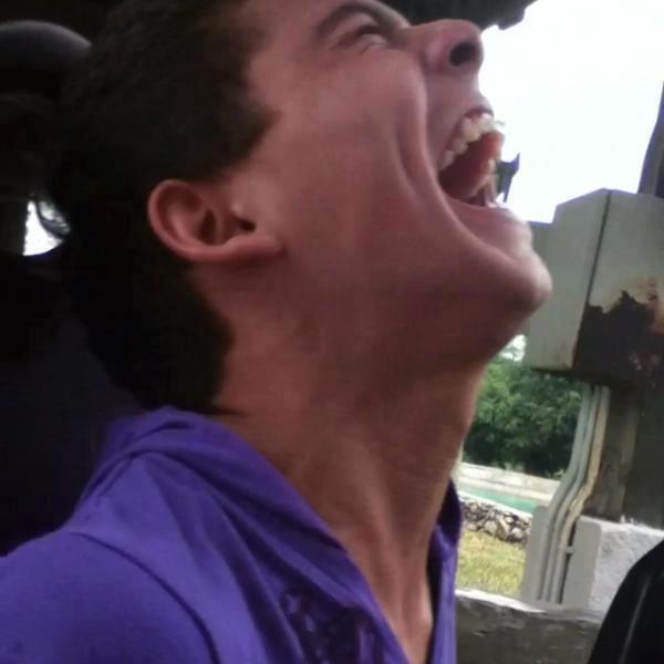 FansDBrandon's tweet photo. Una risita Brandon... http://t.co/CWd4pXpUI3