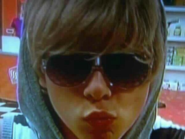 FansDBrandon's tweet photo. Besito? http://t.co/ErbhjmCFp2