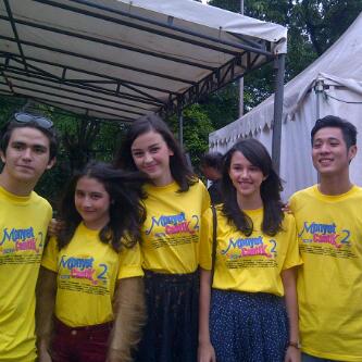 PrillyPicture's tweet photo. #PrillyPict @PrillyBie w/ all cru Monyet Cantik 2 setiap hr di sctv:D http://t.co/ZmSvnBj9rm