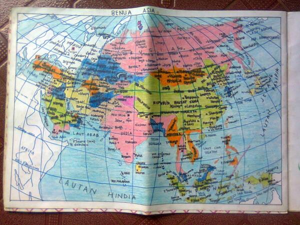 AjengDesya's tweet image. The difficult thing is making a line between country to country. #MapDrawing #SevenYearsAgo