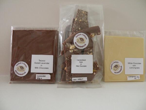 TecocoUK's tweet image. And More from @thechocolatepod White Chocolate with Lemongrass, Caramelised Nuts in Milk choc, Dark Choc 5 Spice. :)