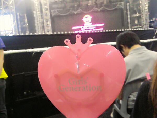 [PIC][08/09-06-2013]Hình ảnh mới nhất từ "2013 Girls' Generation's World Tour – Girls & Peace" tại Seoul, Hàn Quốc trong 2 ngày của SNSD + Selca từ hậu trường Concert của các thành viên và nhiều nghệ sĩ khác BMOmW9MCUAAxPWn