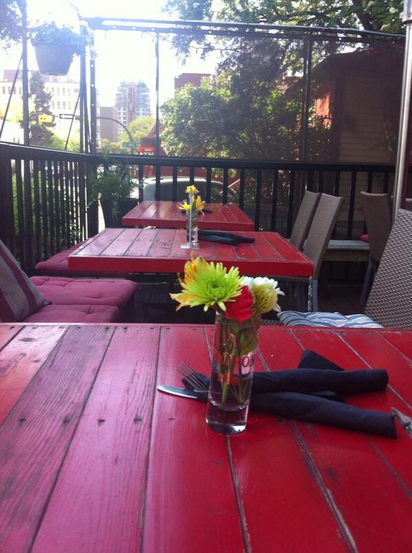 LaurierLounge's tweet photo. Wow ! Brunch on the best patio in town :) http://t.co/AekamfmKKx