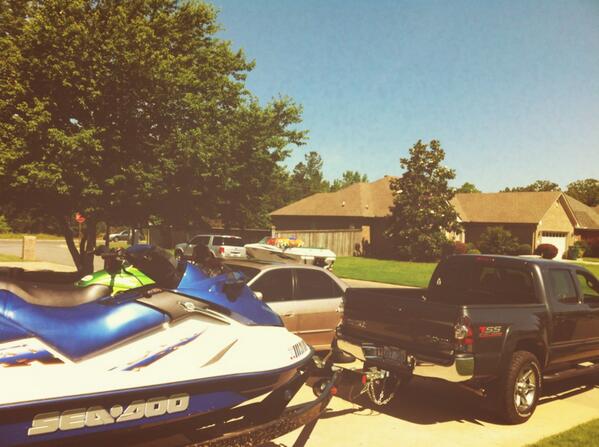 MicSkipper's tweet photo. Gettin ready for the camping and two days on the river @jrsuko @M_T_Arnold http://t.co/sXW3f4A5fo