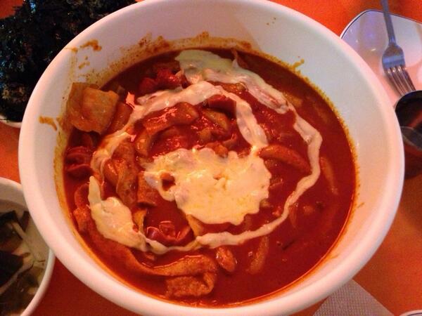 omuseung's tweet photo. 엽기떡볶이 やばいよー！舌爆発する！助けてorz http://t.co/byPWLNWKFk