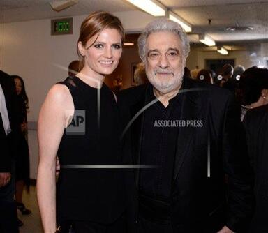 Stana Katic en el Concierto del 15 aniversario de Placido Domingo In Concert  BMPVqiqCIAEAPF9