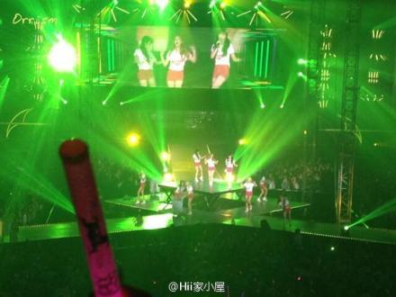 [PIC][08/09-06-2013]Hình ảnh mới nhất từ "2013 Girls' Generation's World Tour – Girls & Peace" tại Seoul, Hàn Quốc trong 2 ngày của SNSD + Selca từ hậu trường Concert của các thành viên và nhiều nghệ sĩ khác BMPXfB7CEAAGphE