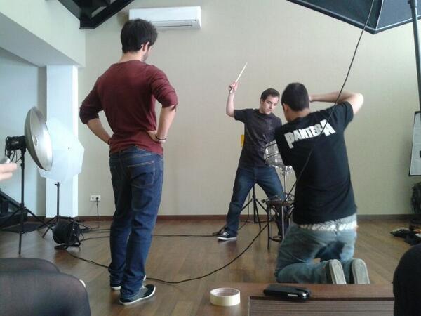 fizzystate's tweet photo. Buena mañana en el estudio Bracia con el gran @PepsCobain a las cámaras! http://t.co/3uzv316RMX
