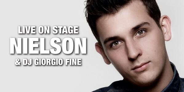 apollohelden's tweet photo. Na 'n geweldig optreden gister van Anderkovver, zetten we vanavond 't feestje voort @apollohelden met @NielsonMusic http://t.co/D69HsGOIjj