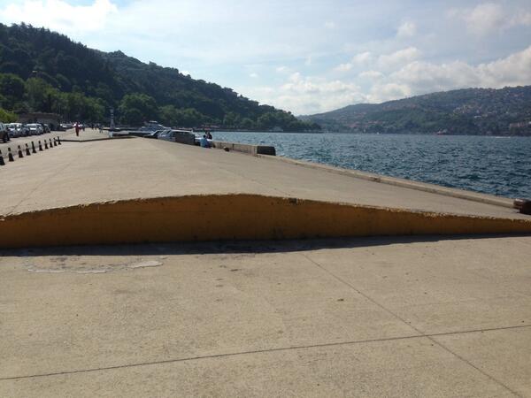 moslevi's tweet photo. Tarabya sahili..Mimaride son nokta.. http://t.co/D1o6b0mkI3
