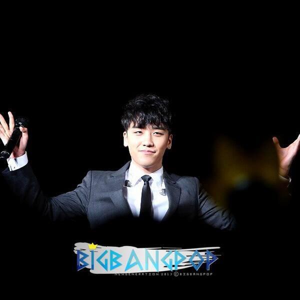 Imanuelisa's tweet photo. "@chuot_GD: [HQ] Seungri #GDWT #Oneofakind #Thailand http://t.co/eDUDirA5To"