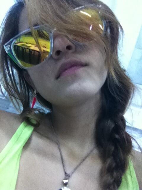JessicaaQuevedo's tweet photo. Adiós glamour hoy hago lo que yo quiero http://t.co/bBZdI9W2be