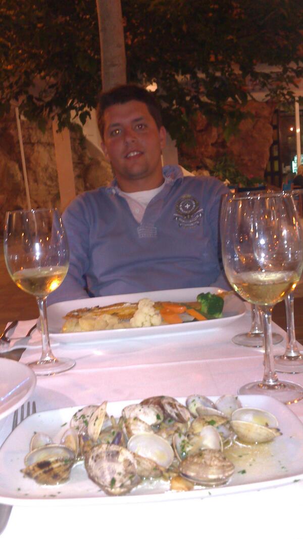 JuliaMundi's tweet photo. Bon sopar amb bona companyia #Menorca @paau_font http://t.co/gI7xbH8d9C