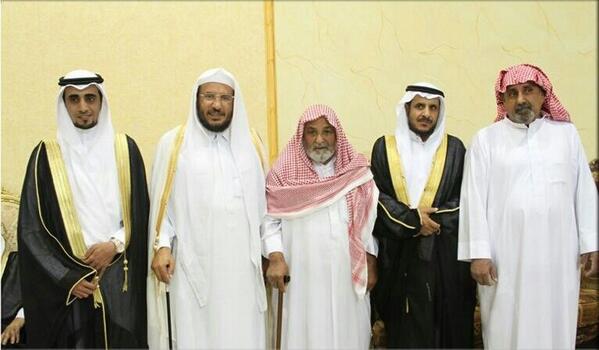 altriri's tweet photo. في زواج الإبن أحمد بن محمد الطريري.
بارك الله له وبارك عليه وجمع بينهما في خير. http://t.co/b2yMwf4ijy