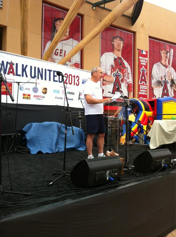 SteveChurm's tweet photo. #WALKUNITED2013 @SteveChurm United Way CEO Max Gardner rallying walkers.  Wells Fargo just gifted $25,000. Big cheer http://t.co/flBvnToXhT