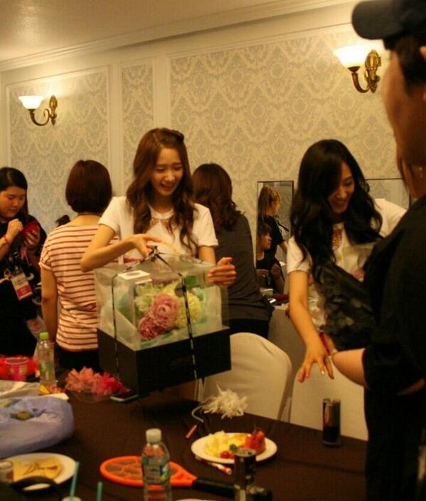 Pearl_YuRi_'s tweet photo. Party party! Thank you for the support! http://t.co/emBd2dNkHr