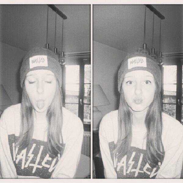 Chloelitvine's tweet photo. Bi-bi-bitchezzz #wasted #beanie http://t.co/dIllurMN4Y