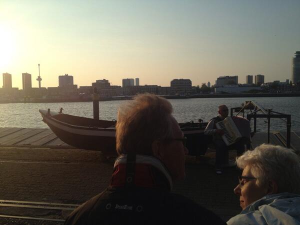 Mooie beelden en verhalen bij #CharloisAanHetWater van @R_Wijktheater