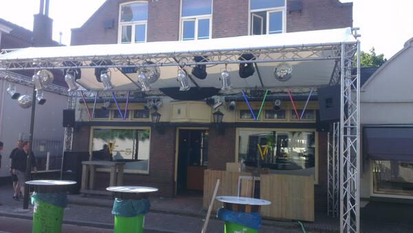 JKProductions1's tweet photo. Ook café de Verandering is klaar voor de Beekse kermis! http://t.co/XR473uzKeS