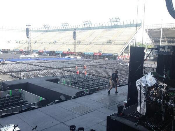DRdirectioners's tweet photo. El foro sol, el escenario de los chicos esta noche en Mexico -Amy http://t.co/mLyxlG5vfn