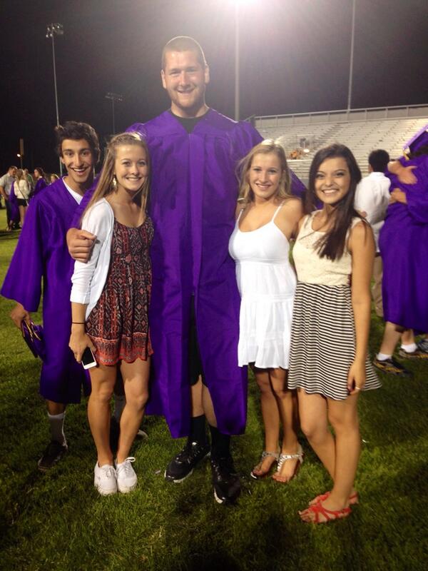 CodyOConnell1's tweet image. Guys i think i may be tall #NeverRealized #MindBlowing