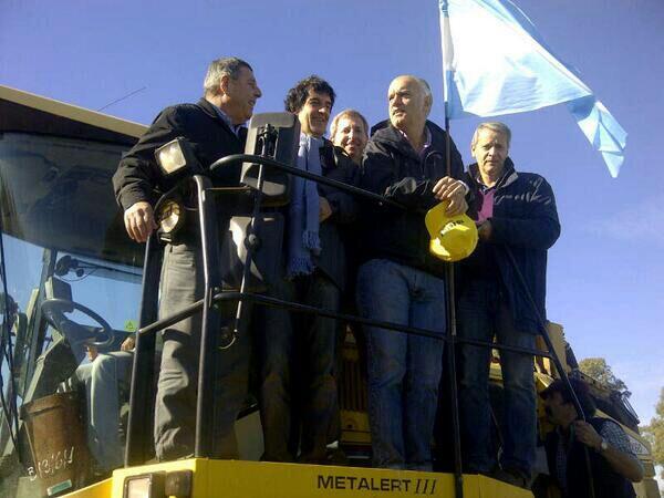 jcastrilliok's tweet photo. Hoy estuvimos en #SanVicente con @CarlosMelconian, @alfredodeangeli y  @Nestorgrindetti, escuchando la voz del campo. http://t.co/4bIMAaN2t4