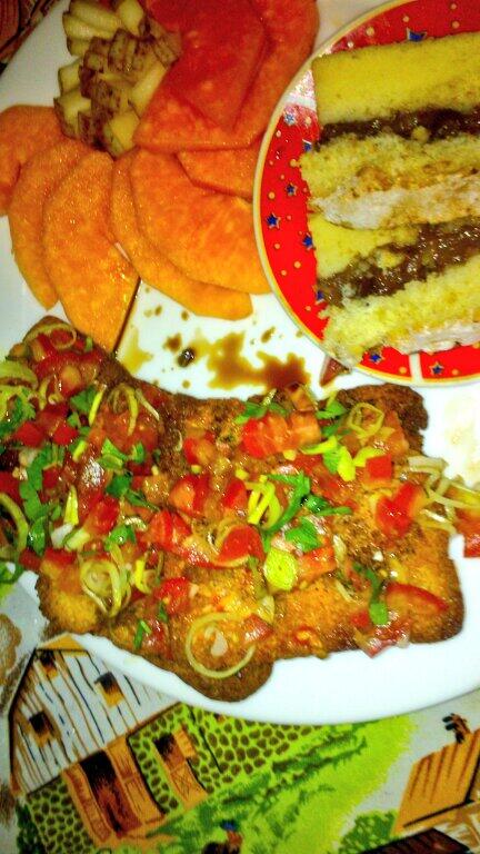 marujaboss's tweet photo. Pan multigrano de @comidas0gluten mi torta sublime de cumple GFLF y frutas!!  me cuido, me mimo, me amo <3 http://t.co/LfKBkdUn4W