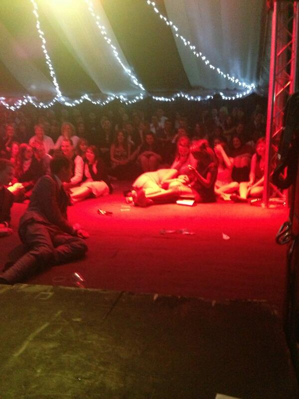 GrainneMaguire's tweet photo. There is a girl passed out on the front row #worstgigever http://t.co/aFVrGhHnsX