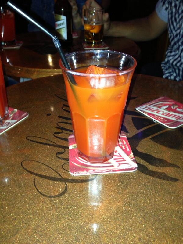 rafadelvando's tweet photo. De copas con @carlosdelvando http://t.co/DE3jdIAc9G