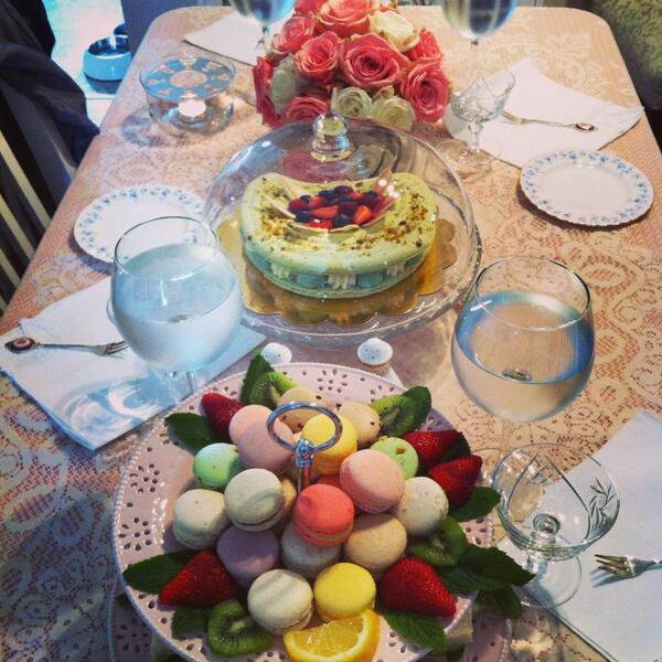andiebc's tweet photo. Had yummy macaroons like the ones in @Andiebo's background at a tea party last Sunday! http://t.co/WLQJn6Mtg7
